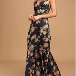 New Lulu's  Black Floral Print Pleated Maxi Dress